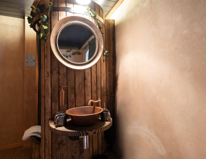 Bathroom 4