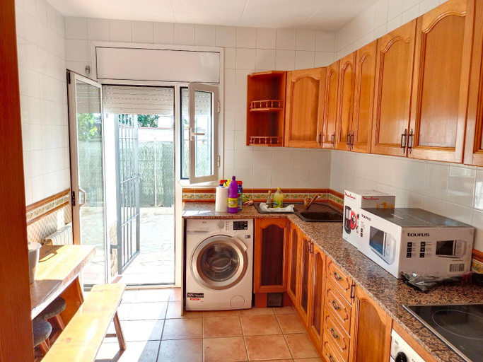 Others 2, Bright Villa in Vidreres with Private Pool and Jacuzzi, Girona
