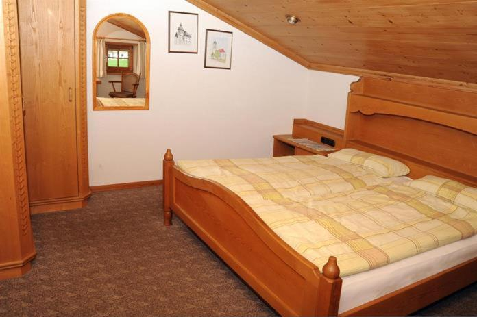 Bedroom 4, Gastehaus Nigg, Ostallgäu