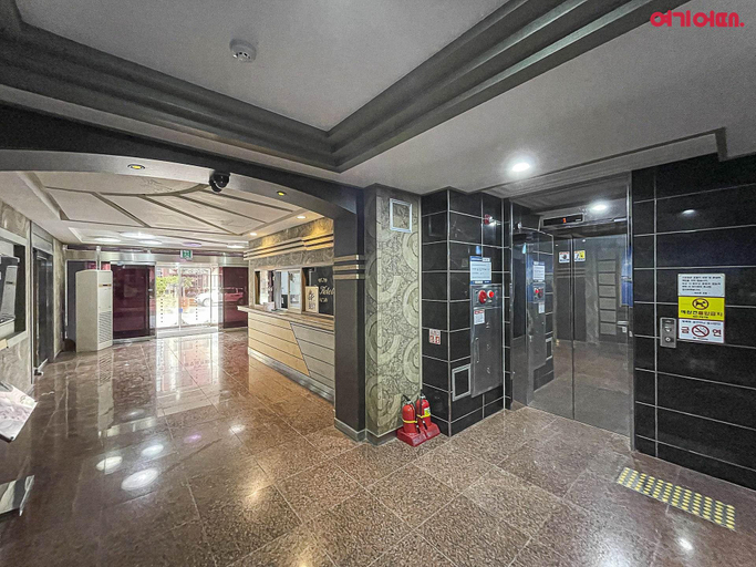 Public Area 2, F1 Hotel, Muan
