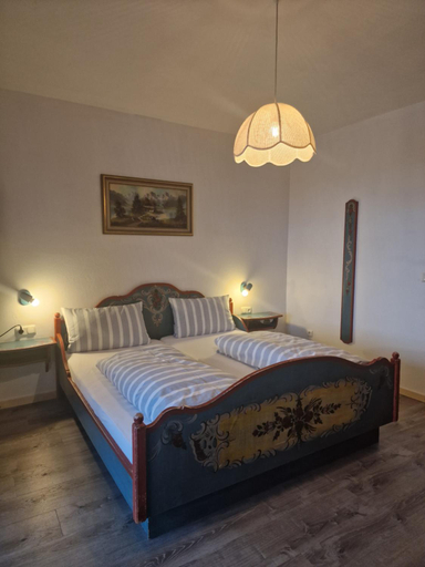 Bedroom 3, Hotel Bavaria, Traunstein