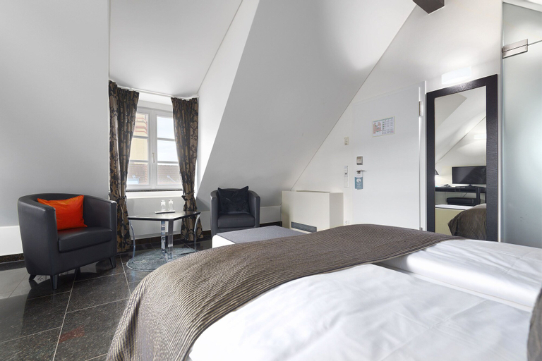 Bedroom 27