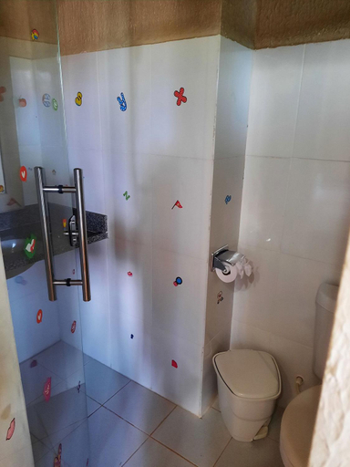 Bathroom 3, Hospedagem Serra da Lua, Santarém