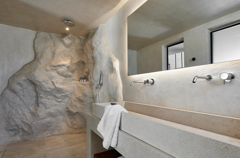 Bathroom 5, Marillia Village, South Aegean