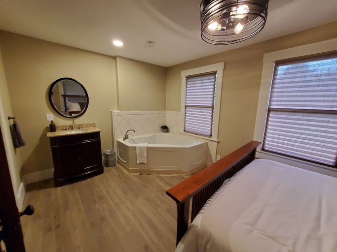 Bedroom 2, Sycamore Springs, Brown