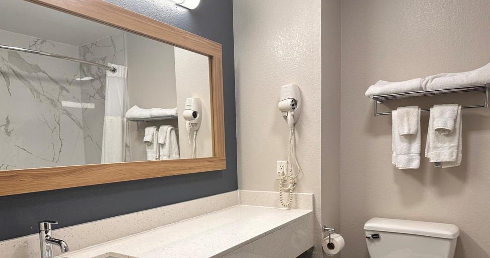 Bathroom 4, Baymont by Wyndham Noblesville, Hamilton