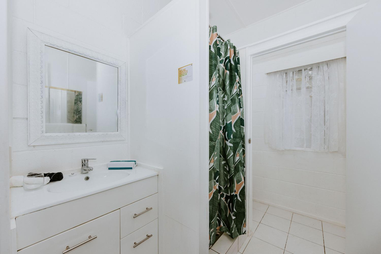 Bathroom 4, Sunrise Beach Bungalows, Rorotonga