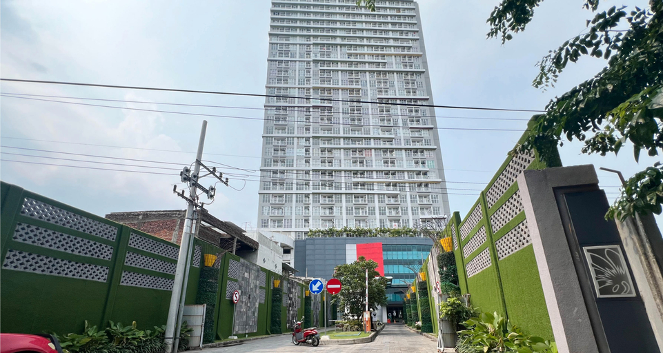 Exterior & Views 2, Best Studio at Taman Melati Surabaya Apartment By Travelio, Surabaya