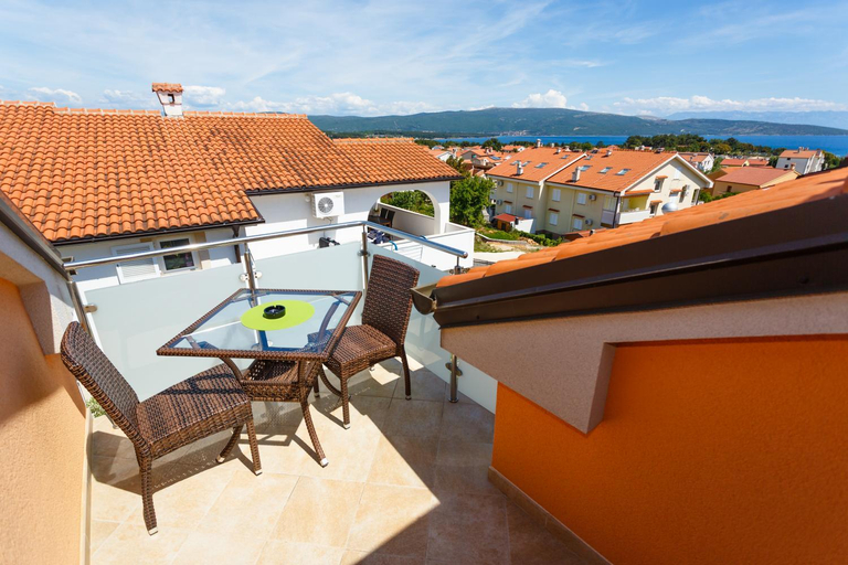 Others 4, apartments VLADO, Krk