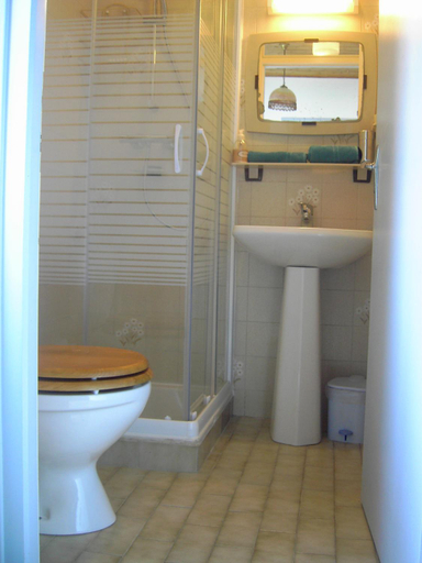 Bathroom 5, L'Isle de Bourbon, Vendée