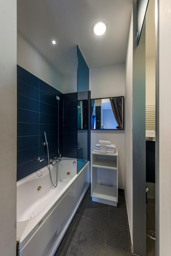 Bathroom 4, Hotel California, Rome