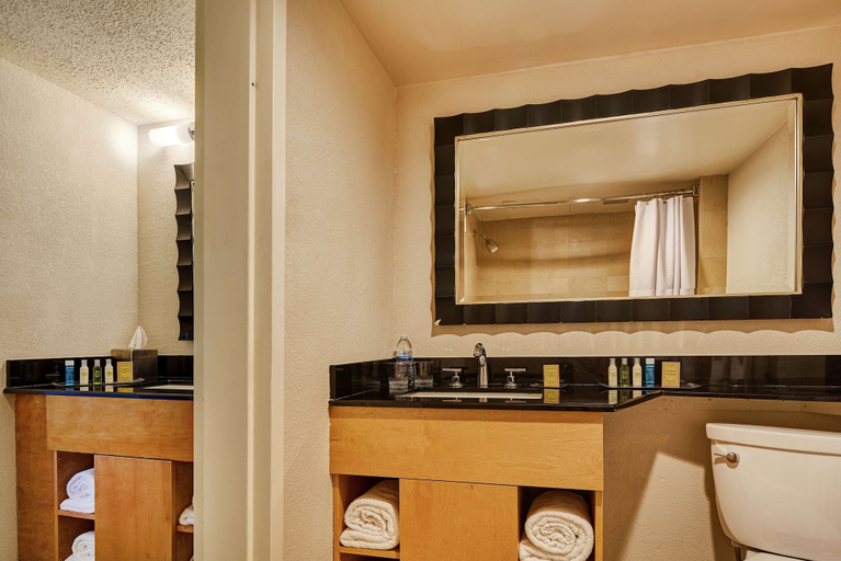 Bathroom 5, DoubleTree by Hilton Hotel Berkeley Marina, Alameda