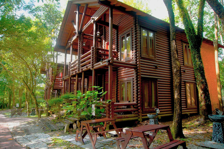 Exterior 12