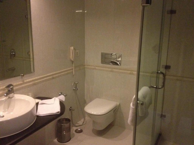 Bathroom 3, Mastiff Grand Manali Resort, Kullu