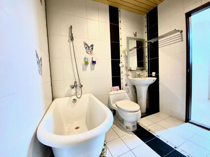 Bathroom 3, Ho Feng Private Hotel, Hualien
