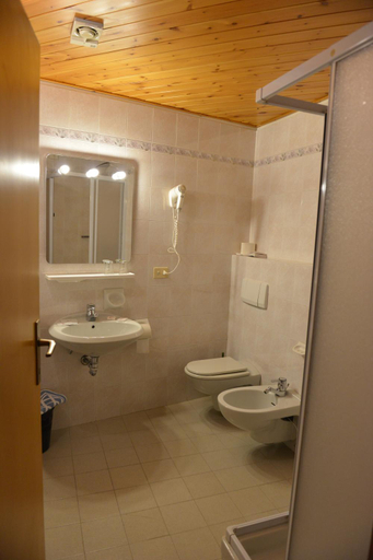 Bathroom 4, Gufo, Sondrio