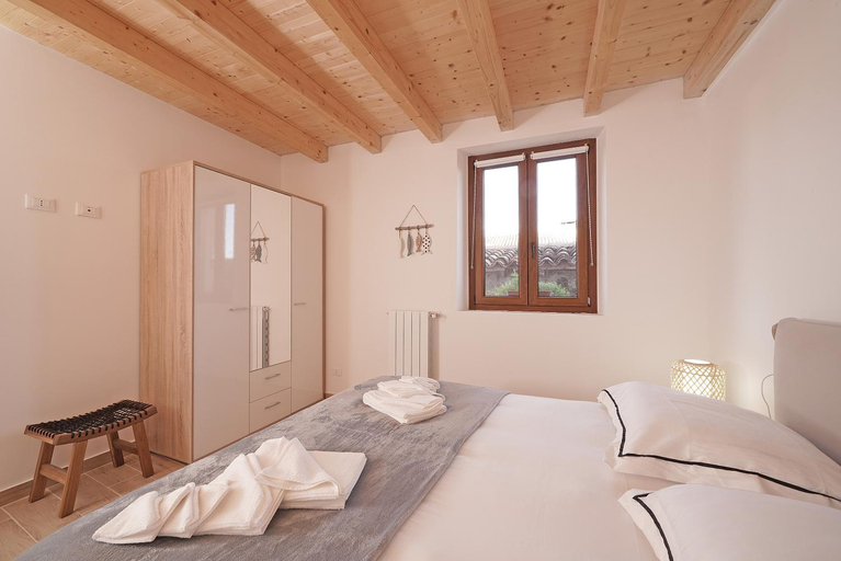 Bedroom 2, Apartments Villa Bougainville, Brescia