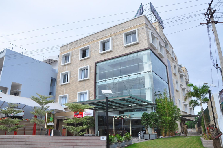 Exterior & Views