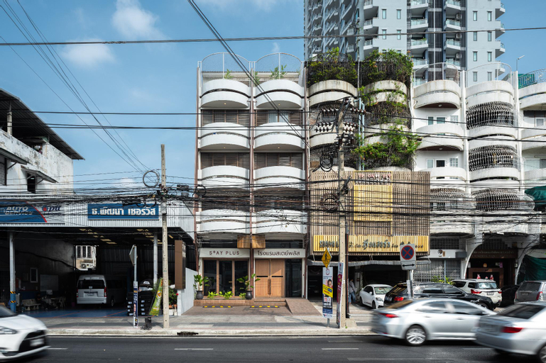 Exterior & Views 21