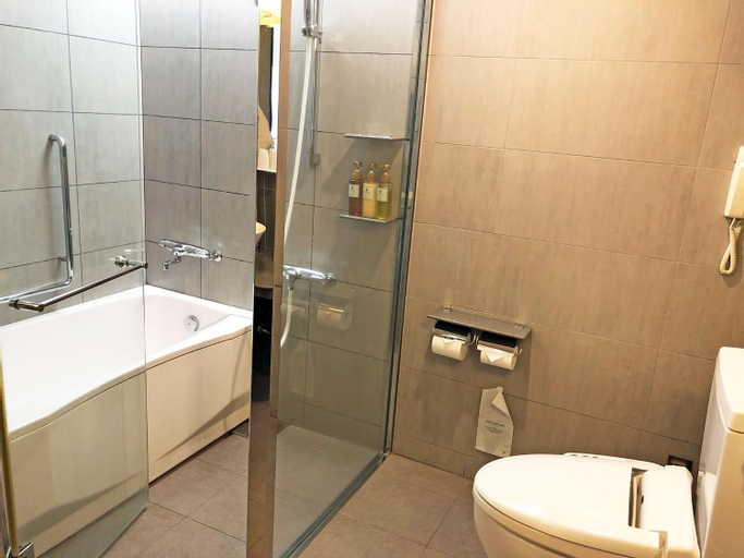 Bathroom 10