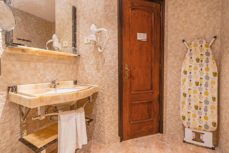 Bathroom 4, Muthu Royal Park Albatros, Santa Cruz de Tenerife