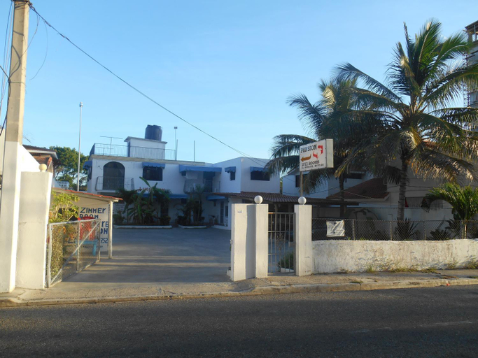 Others 3, Lucy Rooms, Guayacanes