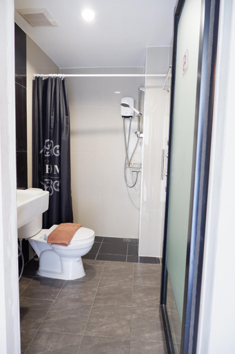 Bathroom, IZEN Budget Hotel & Residences (Plus), Muang Rayong
