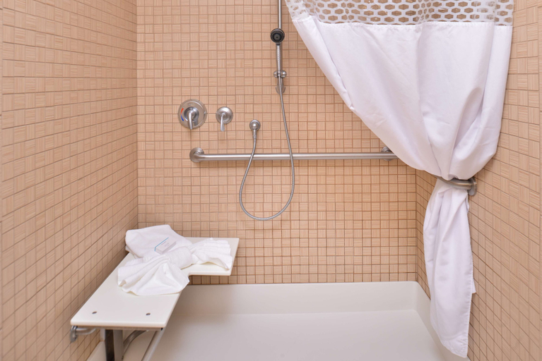 Bathroom 4, Hampton Inn Iowa City/University Area, Johnson