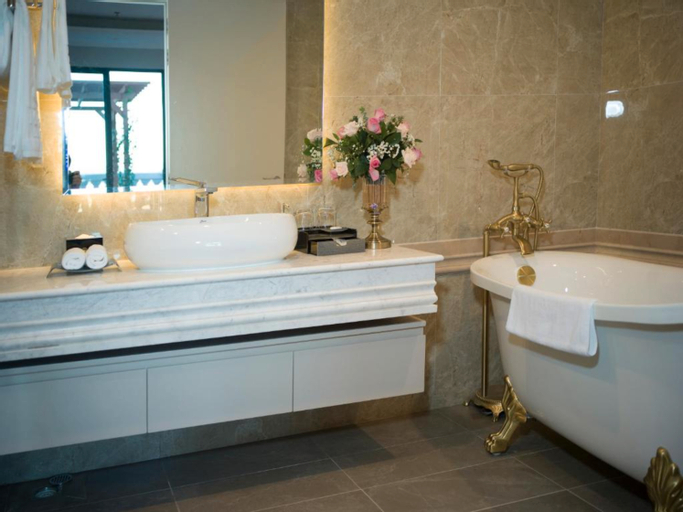 Bathroom 4