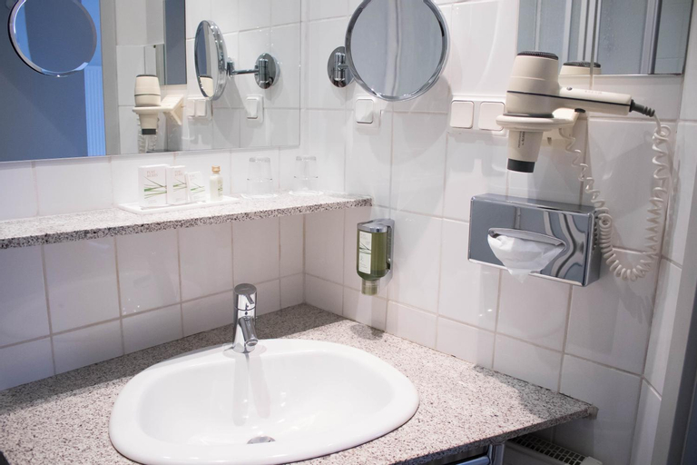 Bathroom 22
