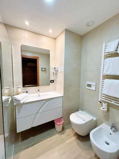 Bathroom 17