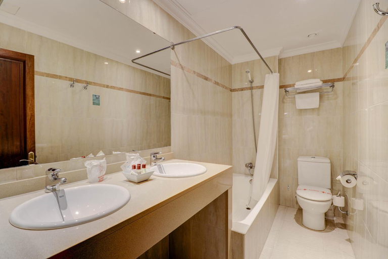 Bathroom 4, Sis Pins , Baleares