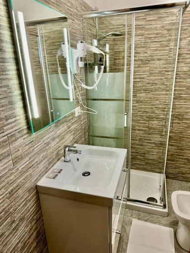Bathroom 4, Delle Rose, Venezia