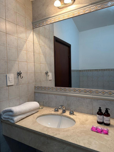 Bathroom 3, Hotel Del Virrey, Capital