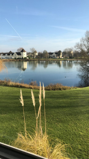 Others 2, Luxury 3 Bed Home by the Lake, Gloucestershire