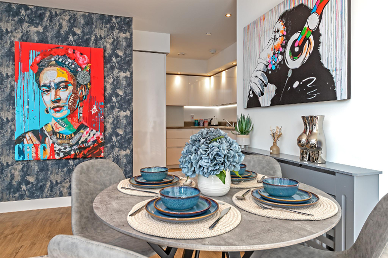 Others 5, LUXURIOUS Apartment For Contractors In PRIME Location , Luton