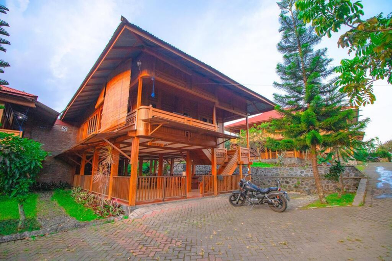 Others 2, Villa Watu Emas 2, Malang