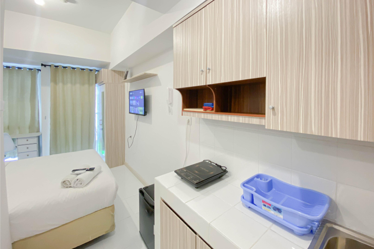 Bathroom 3, Warm and Simply Look Studio Tokyo Riverside PIK 2 Apartment By Travelio, Tangerang
