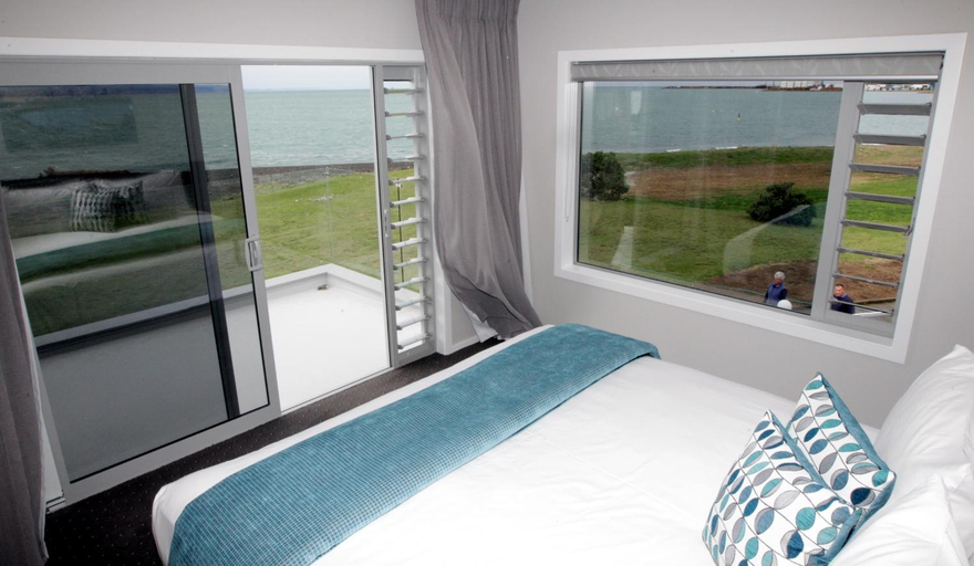 Others 5, East Pier Hotel, Napier