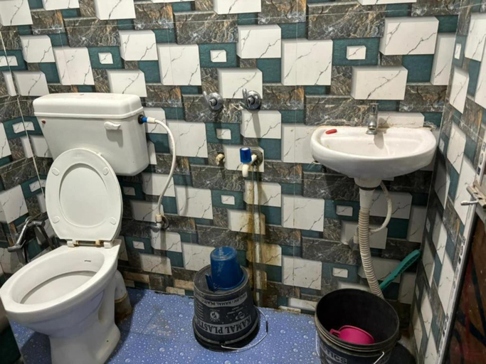 Bathroom, Goroomgo Sunrise Plaza Deoghar, Deoghar