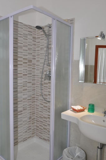 Bathroom 4, Hotel Giardino, Livorno