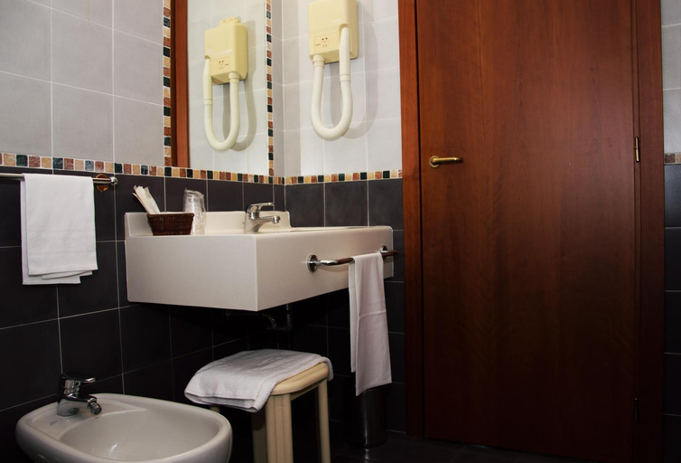 Bathroom 4