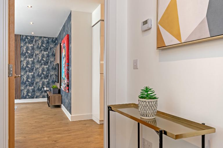 Others 4, LUXURIOUS Apartment For Contractors In PRIME Location , Luton