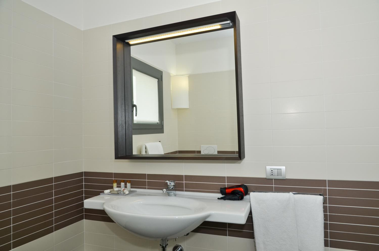 Bathroom 18