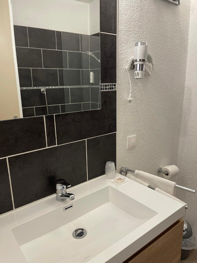 Bathroom 7