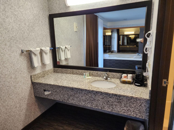 Bathroom 3, Quality Inn Lakefront, Mackinac