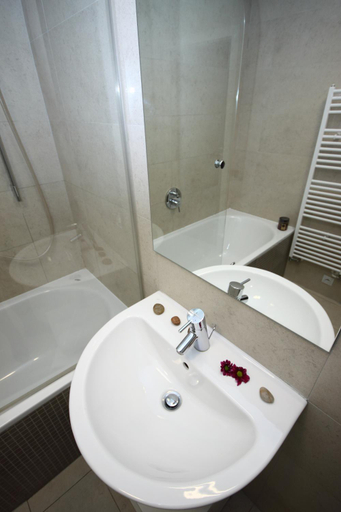 Bathroom 3, River View Residence, Praha 5