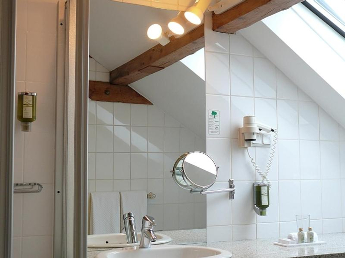 Bathroom 19