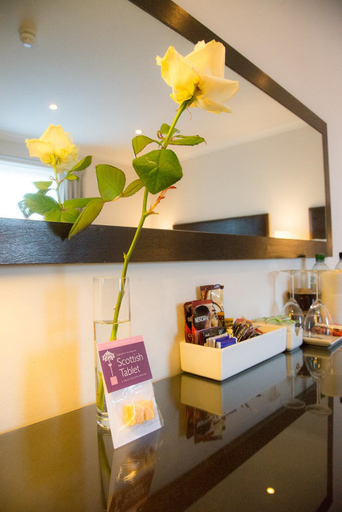 Food & Drinks, Aaron Glen Guest Apartments, Midlothian