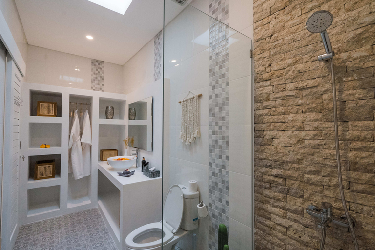 Bathroom 5, Noni Charming 2BR with Private Pool in Kerobokan, Badung